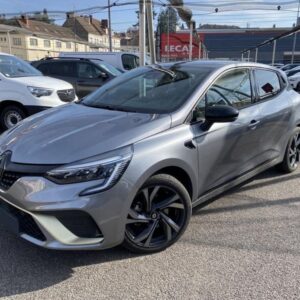 <span style="color: #e40613">Renault Clio</span><br><br>V E-TECH ENGINEERED HYBRIDE 145